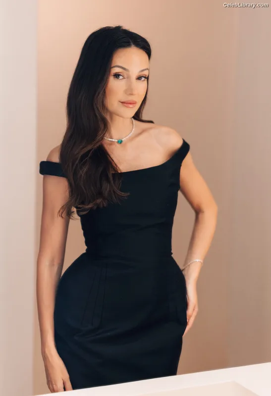 Michelle Keegan photo 6 of 535