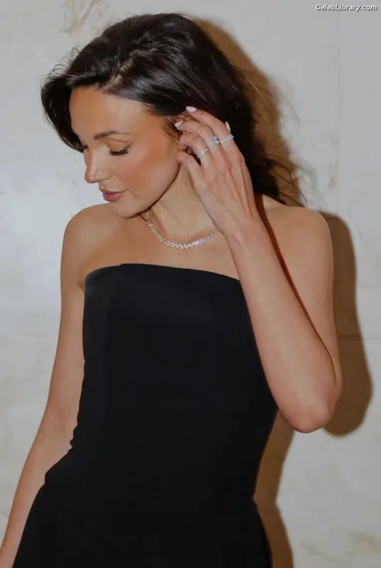Michelle Keegan photo 17 of 535