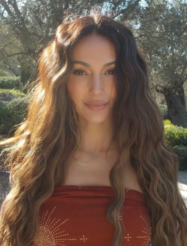 Michelle Keegan photo 23 of 535