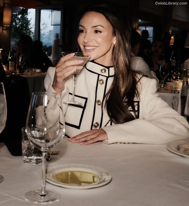 Michelle Keegan photo 8 of 535