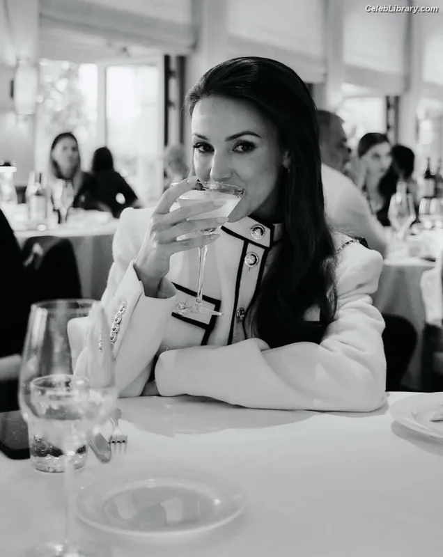 Michelle Keegan photo 9 of 535