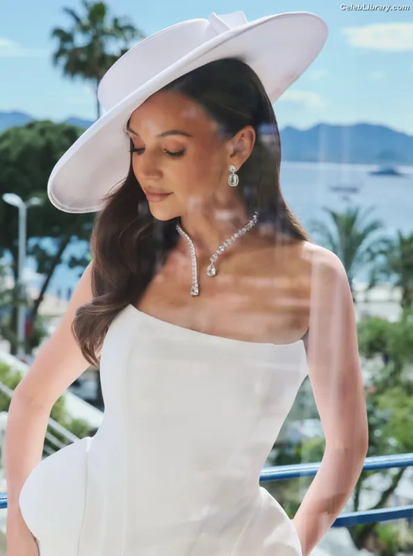 Michelle Keegan photo 5 of 535