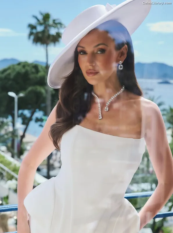 Michelle Keegan photo 6 of 535