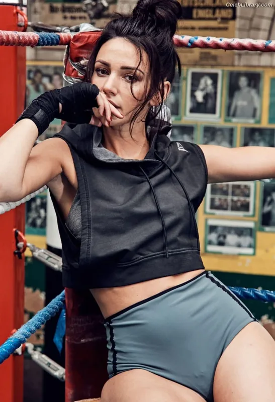 Michelle Keegan photo 4 of 535