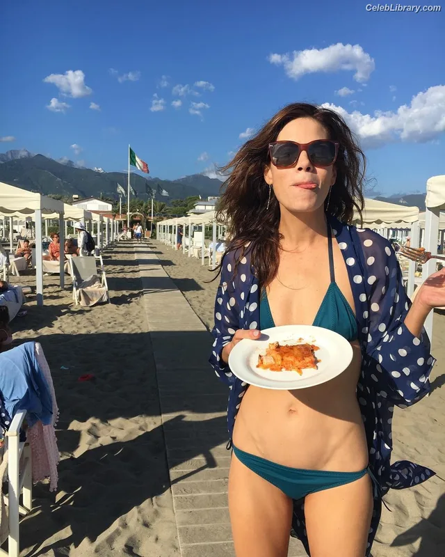 Michelle Monaghan photo 21 of 1010
