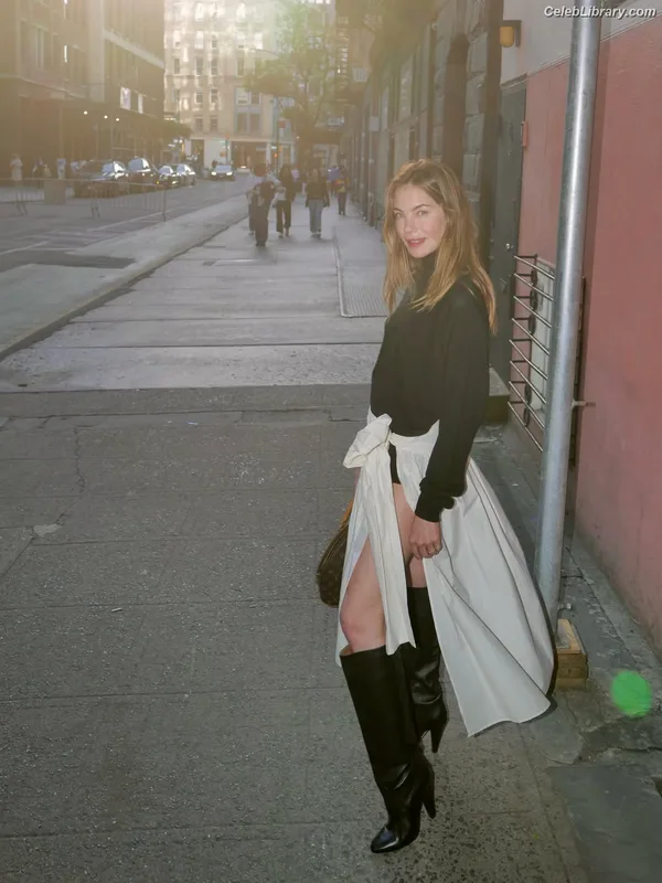 Michelle Monaghan photo 17 of 1010