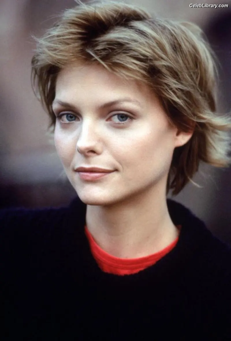 Michelle Pfeiffer photo 18 of 50