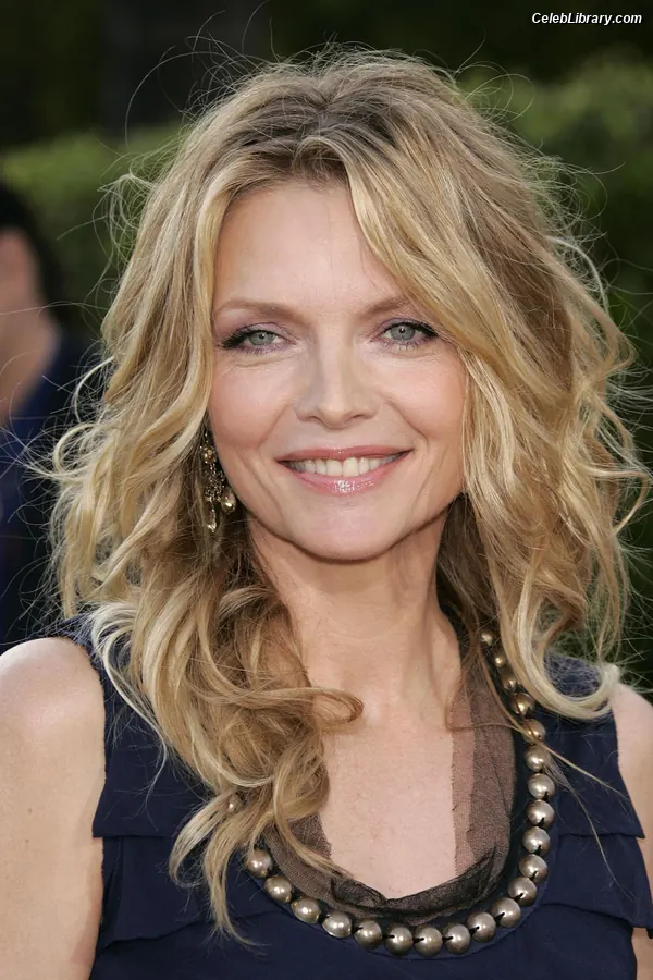 Michelle Pfeiffer photo 20 of 50