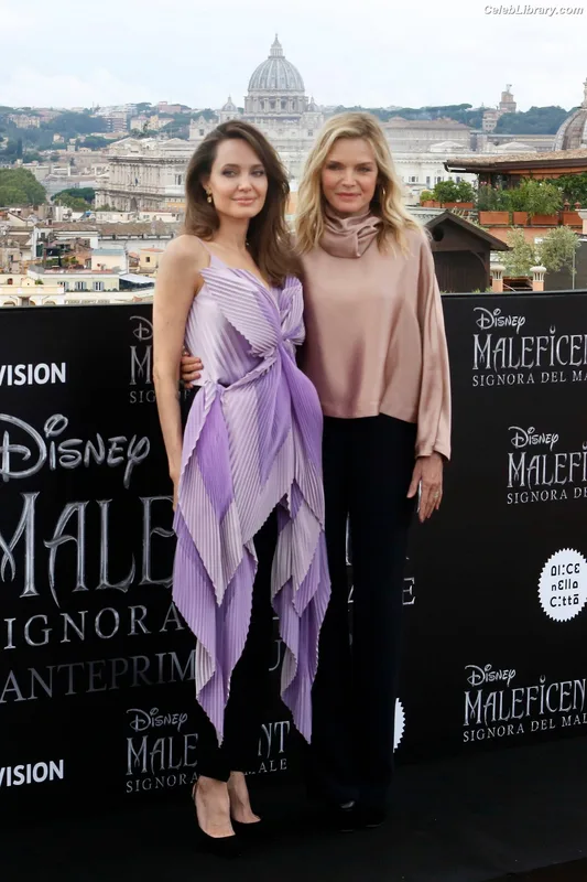 Michelle Pfeiffer photo 5 of 51