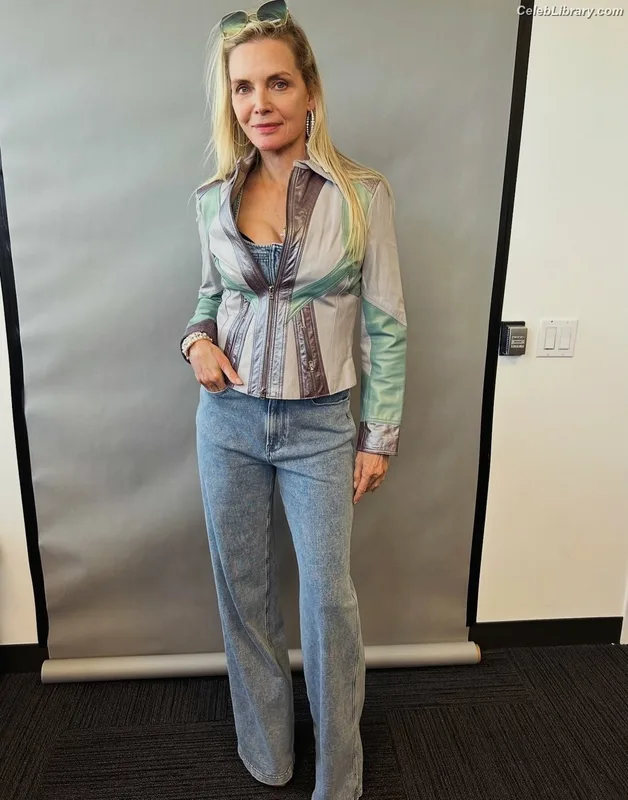 Michelle Pfeiffer photo 1 of 51
