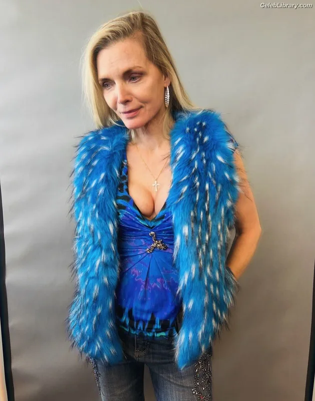Michelle Pfeiffer photo 5 of 51