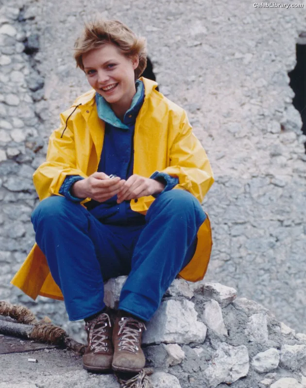 Michelle Pfeiffer photo 14 of 51