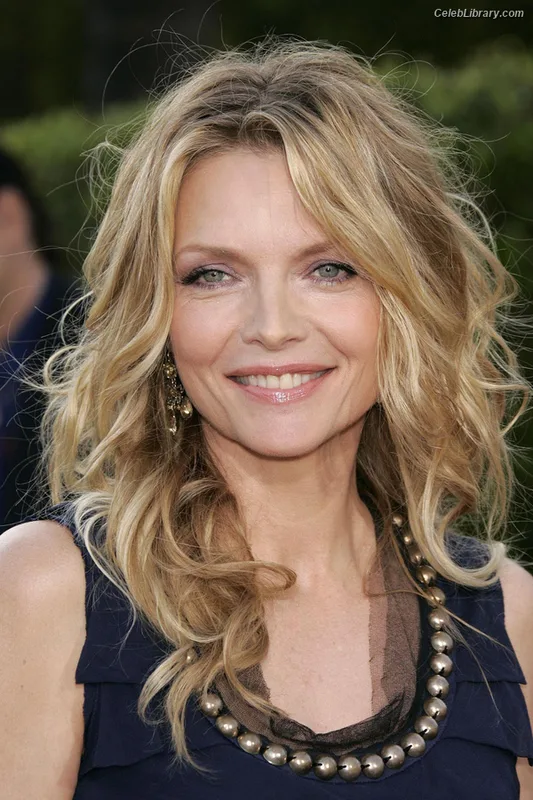 Michelle Pfeiffer photo 20 of 51