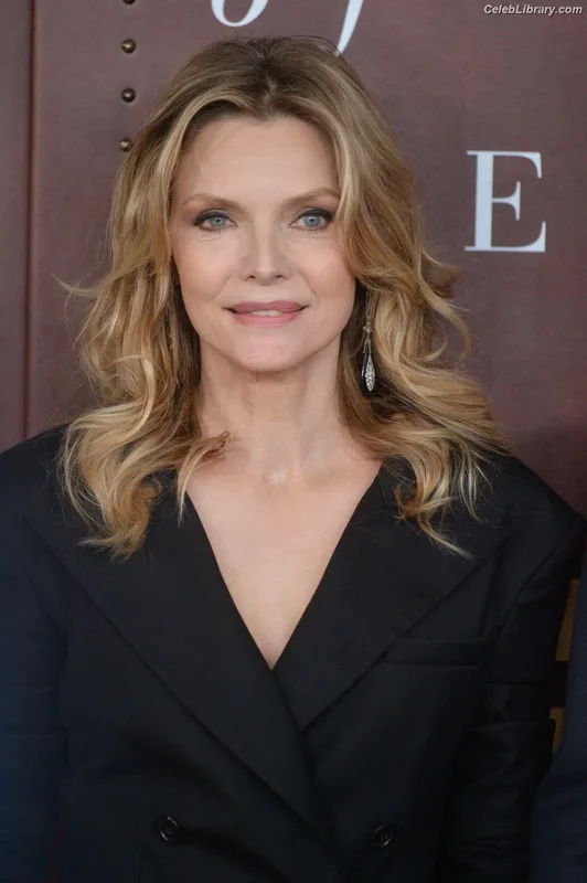 Michelle Pfeiffer photo 24 of 51