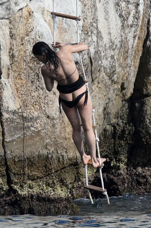 Michelle Rodriguez photo 15 of 131