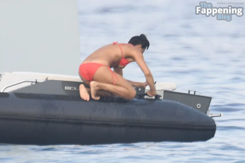 Michelle Rodriguez photo 13 of 131