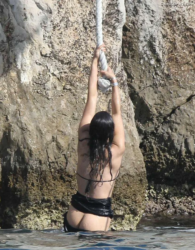 Michelle Rodriguez photo 4 of 131