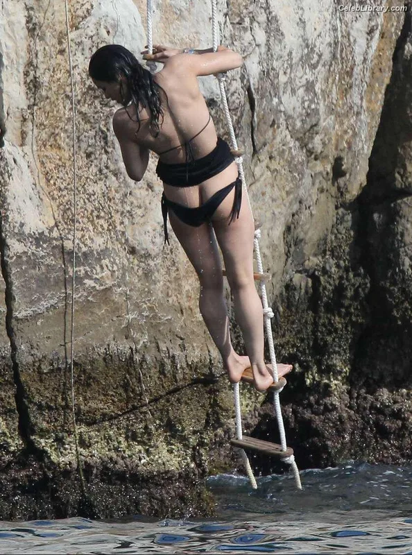 Michelle Rodriguez photo 6 of 131