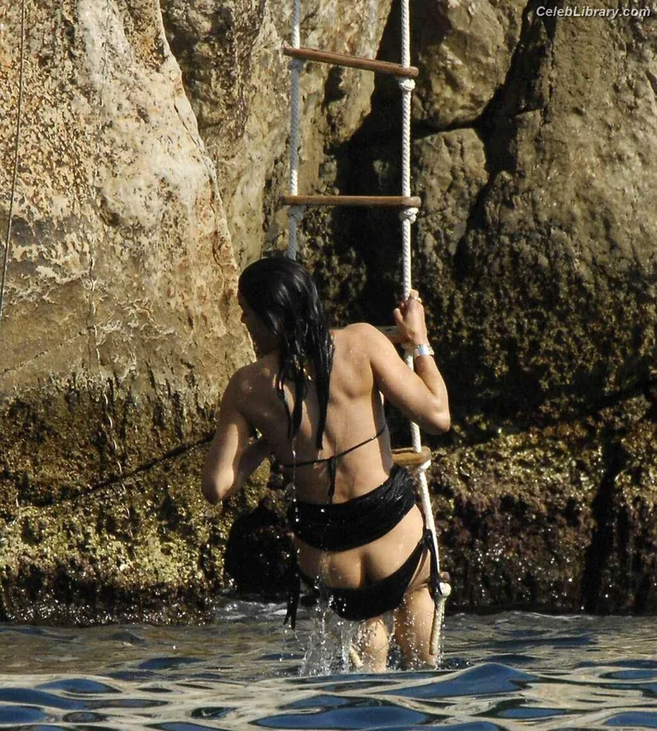 Michelle Rodriguez photo 8 of 131