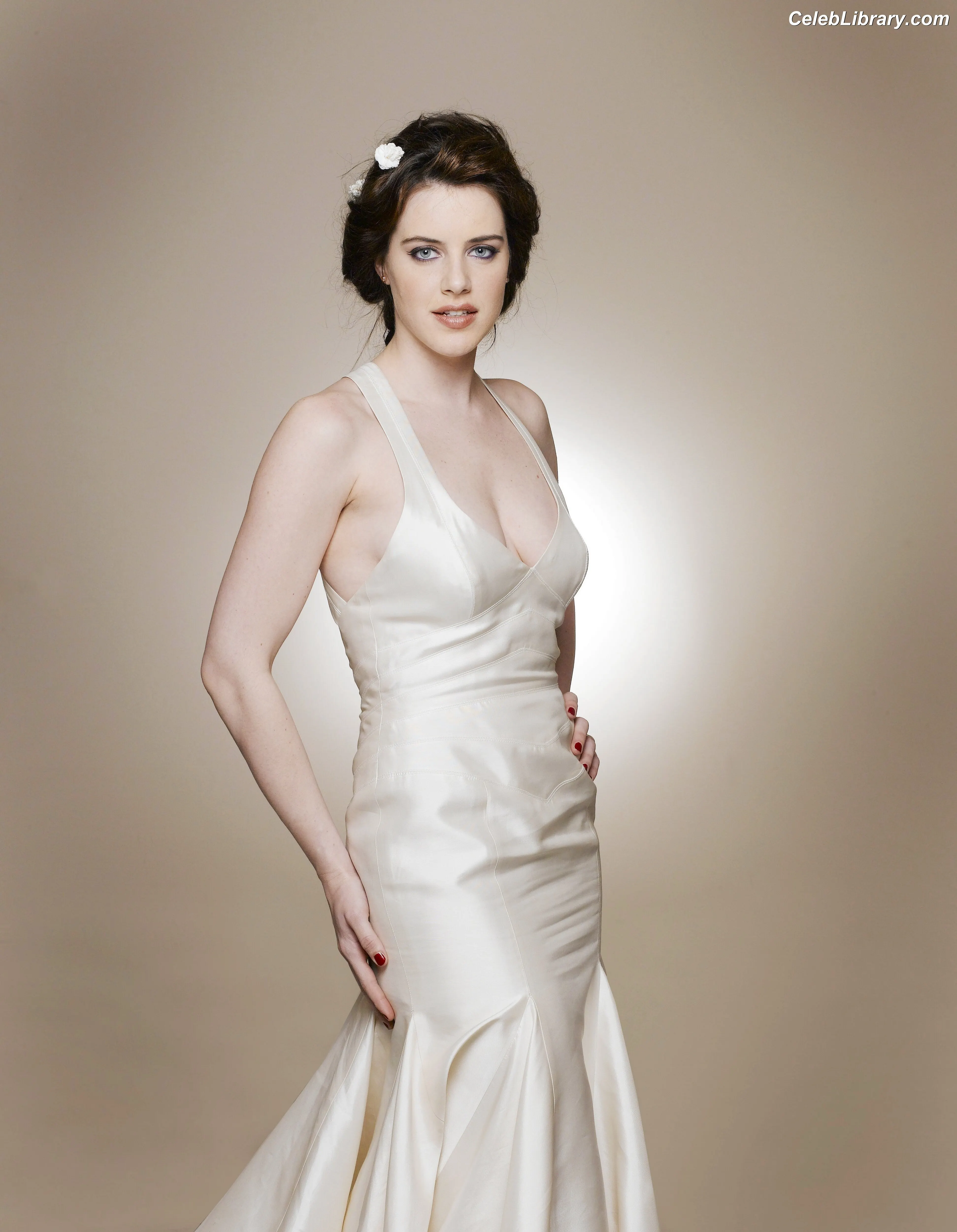Michelle Ryan photo 1 of 93