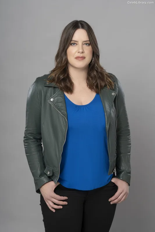 Michelle Ryan photo 7 of 94