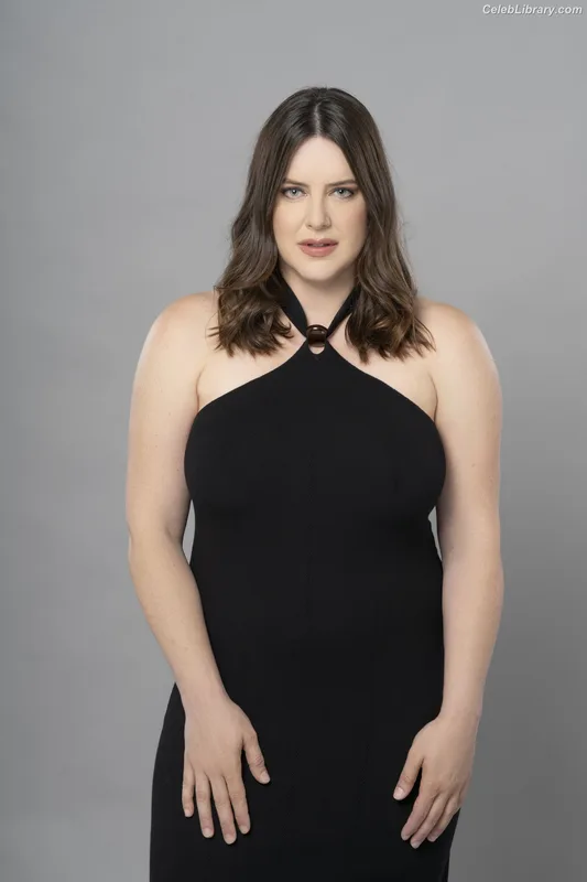 Michelle Ryan photo 9 of 94