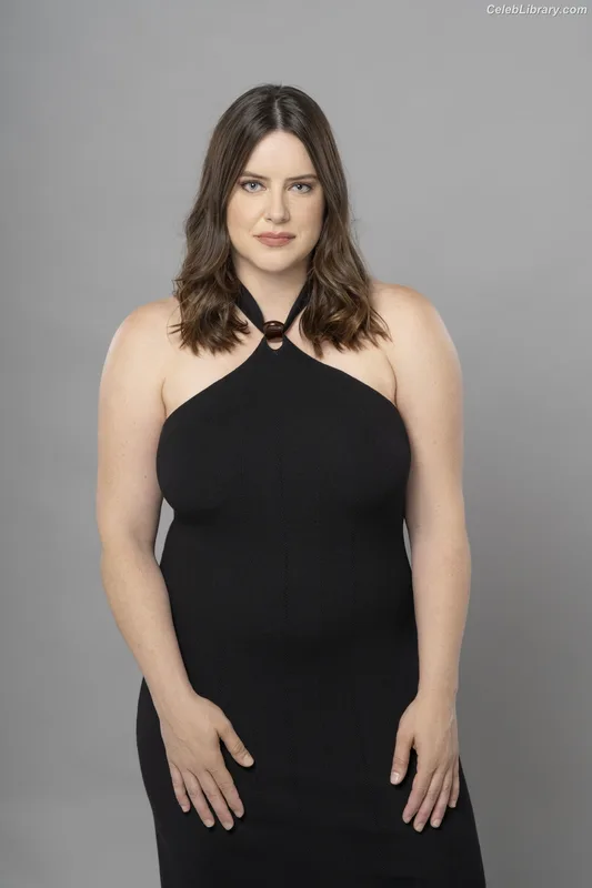 Michelle Ryan photo 10 of 94