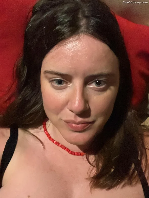 Michelle Ryan photo 11 of 94
