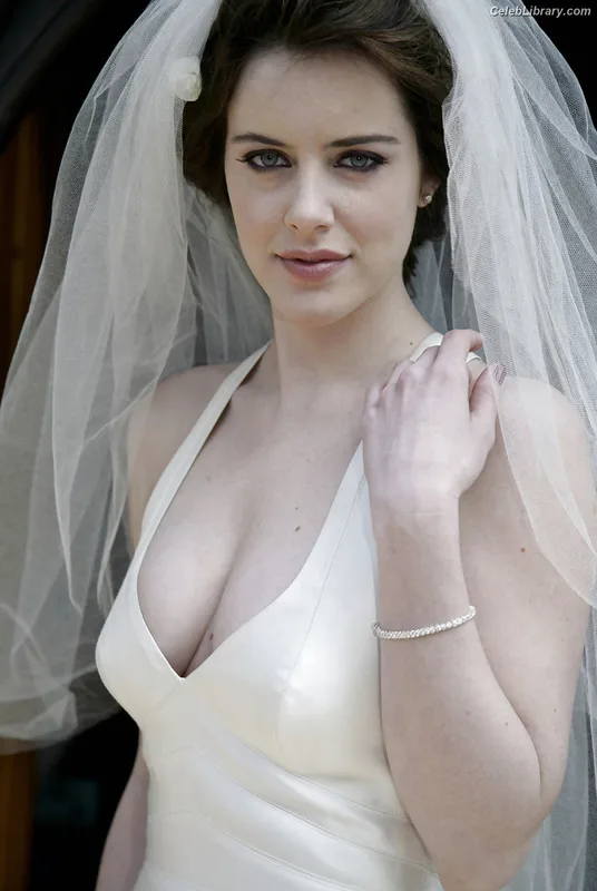 Michelle Ryan photo 6 of 94