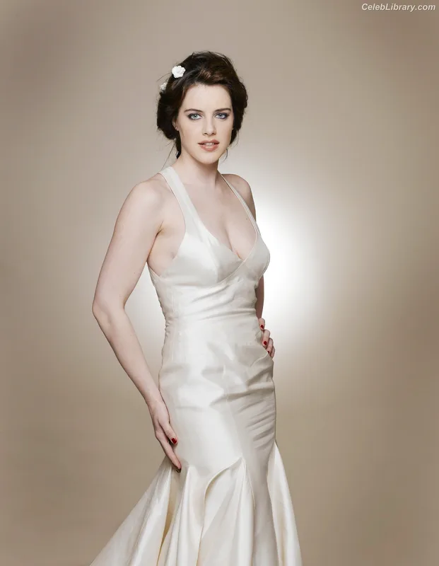 Michelle Ryan photo 1 of 94