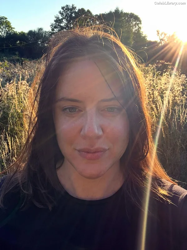Michelle Ryan photo 7 of 94