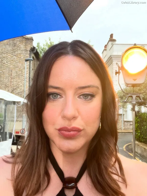 Michelle Ryan photo 9 of 94