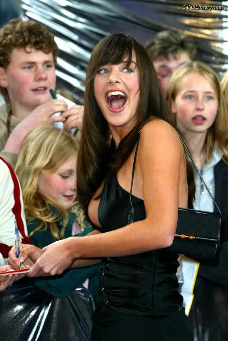 Michelle Ryan photo 17 of 94