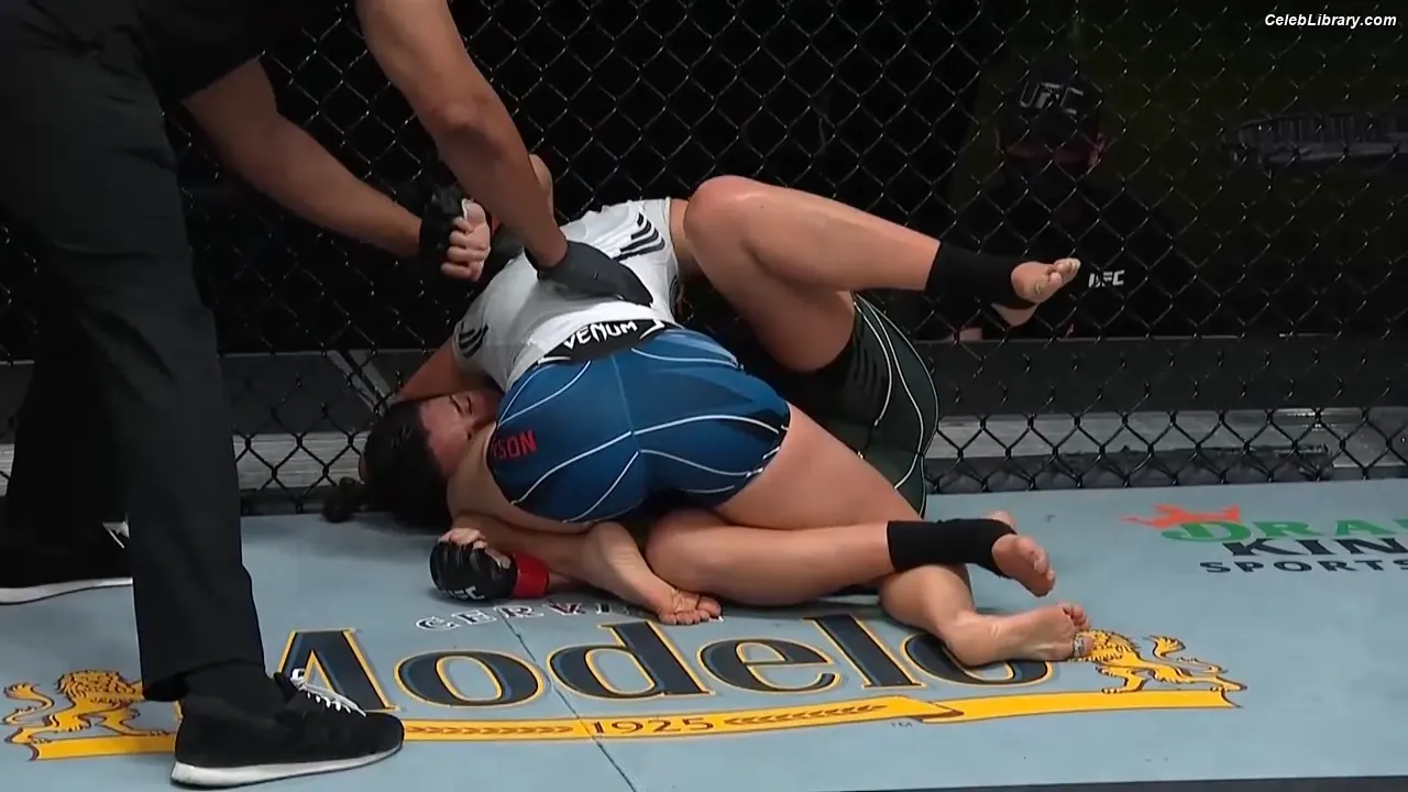 Michelle Waterson photo 5 of 134