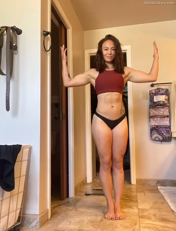 Michelle Waterson photo 8 of 133