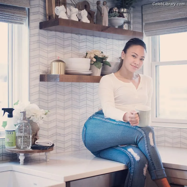 Michelle Waterson photo 21 of 133