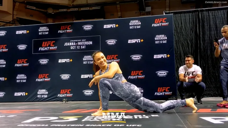 Michelle Waterson photo 6 of 133