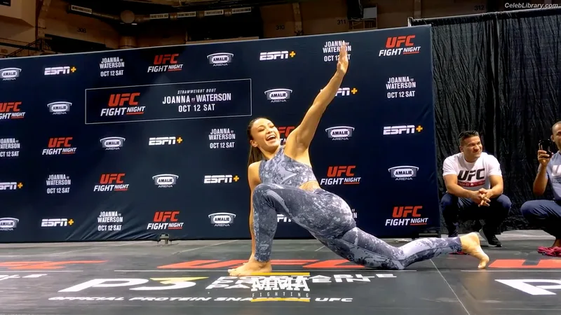 Michelle Waterson photo 7 of 133