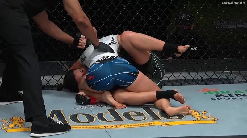 Michelle Waterson photo 3 of 133