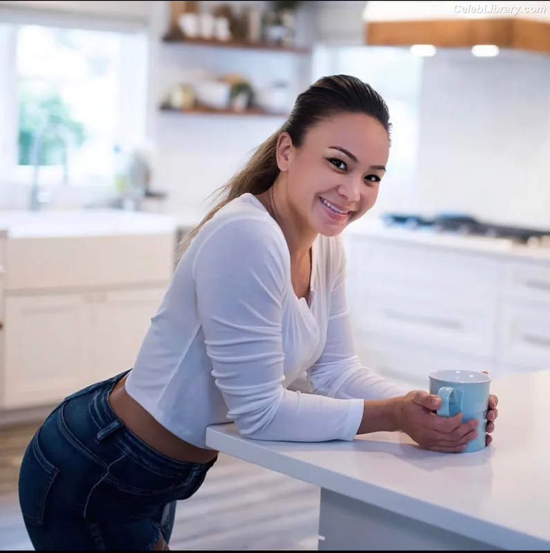 Michelle Waterson photo 5 of 133