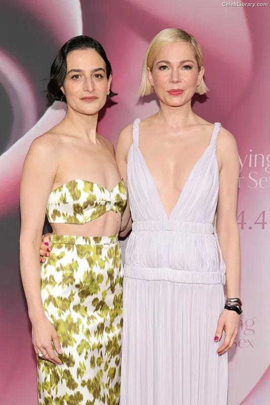 Michelle Williams photo 8 of 38