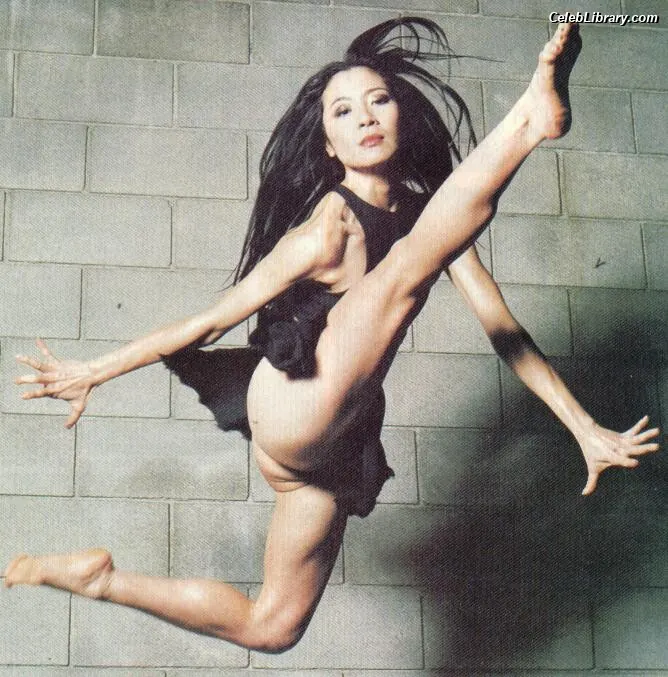 Michelle Yeoh photo 11 of 237