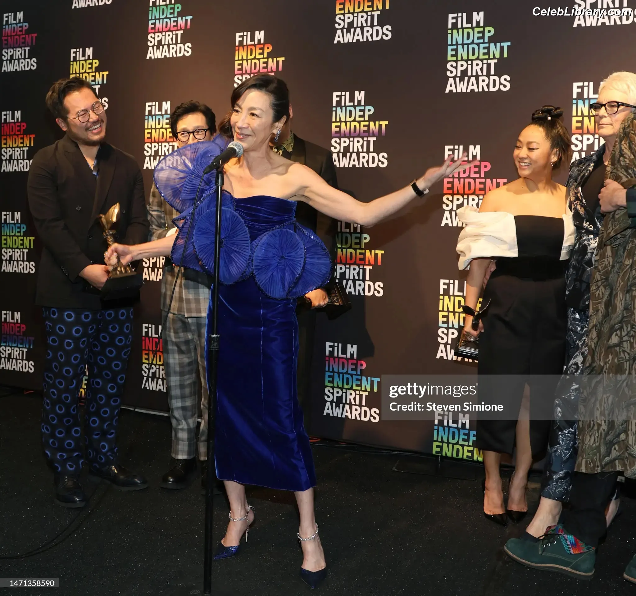 Michelle Yeoh photo 19 of 237