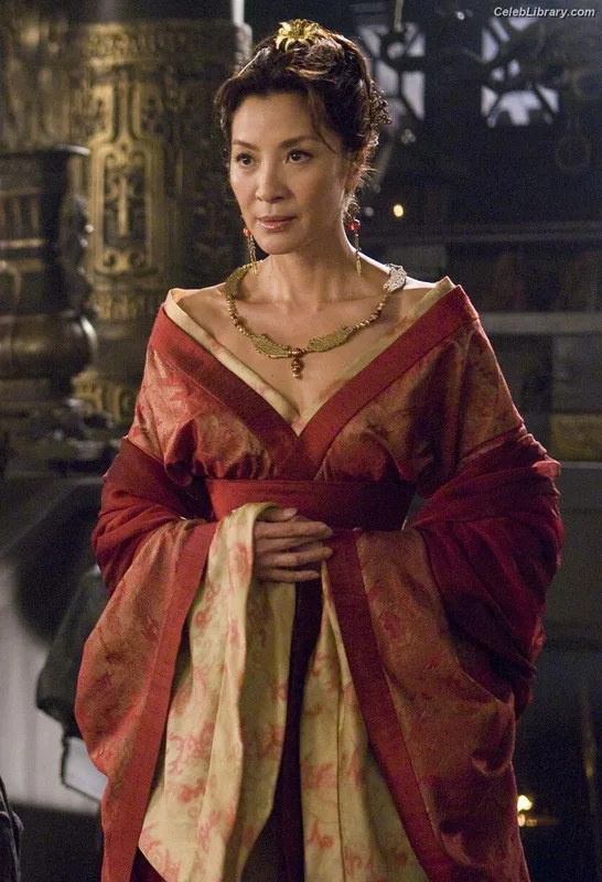 Michelle Yeoh photo 9 of 238