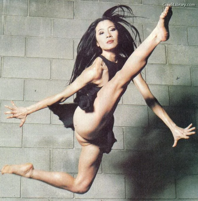 Michelle Yeoh photo 11 of 238