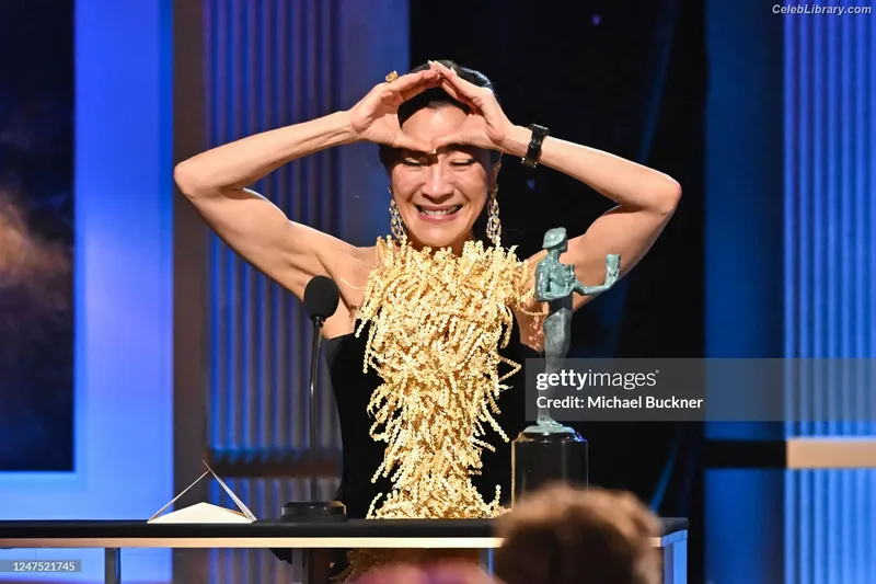 Michelle Yeoh photo 21 of 238