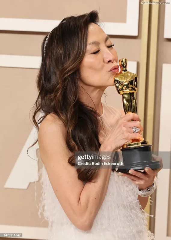 Michelle Yeoh photo 3 of 238