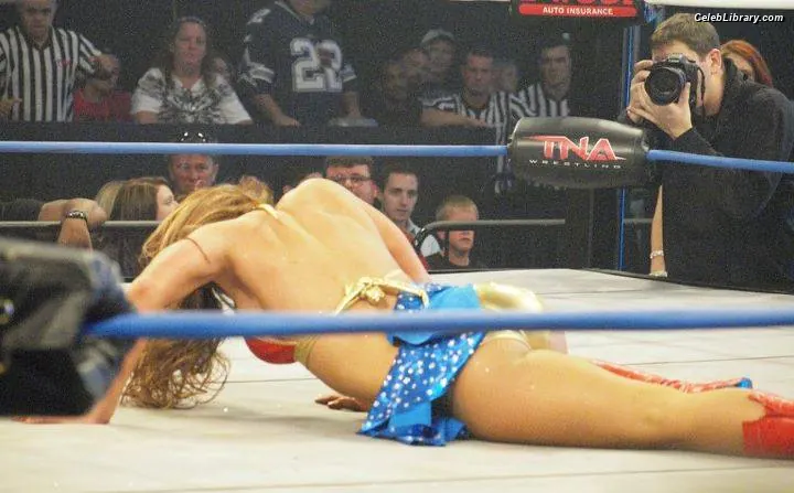 Mickie James photo 4 of 1067