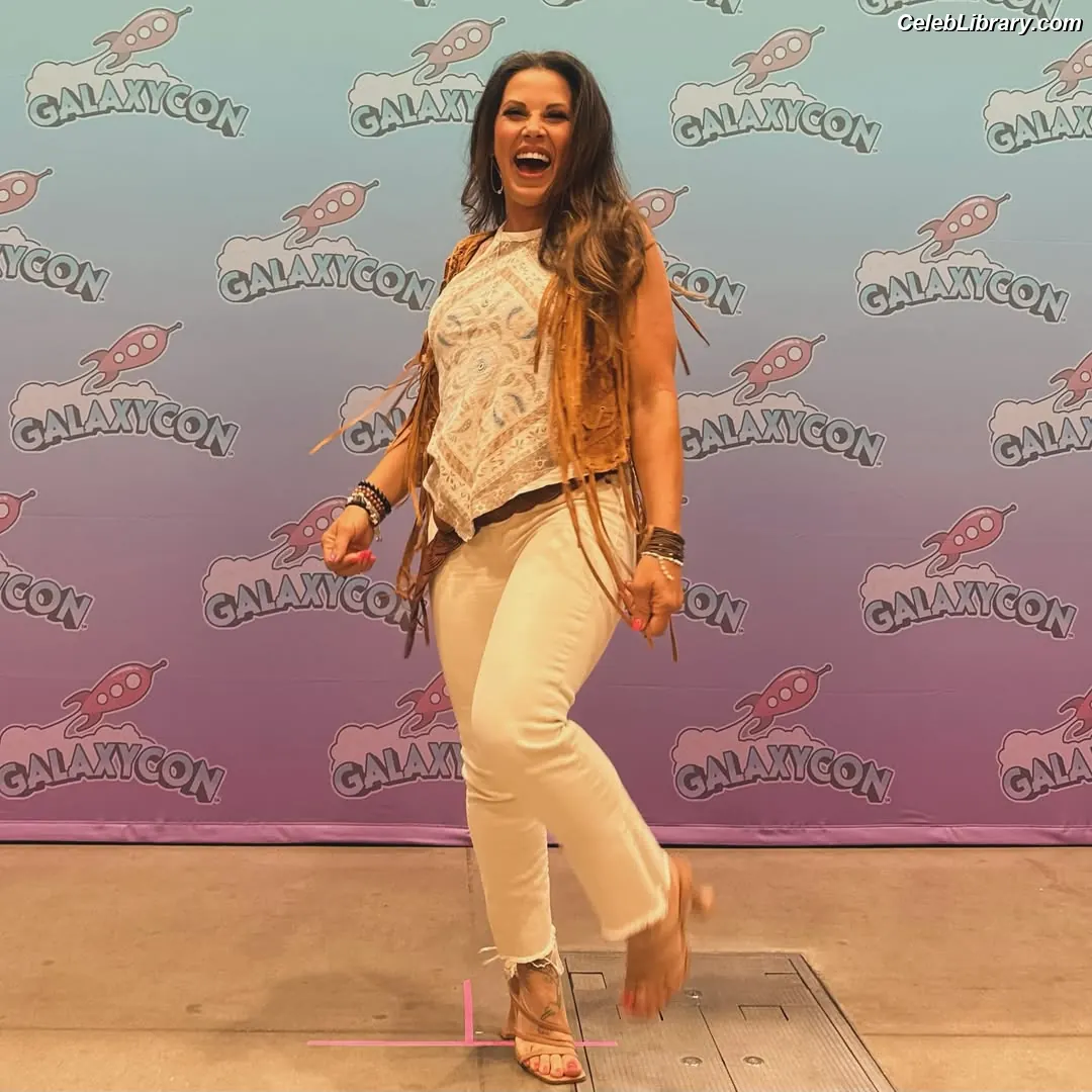 Mickie James photo 4 of 1067