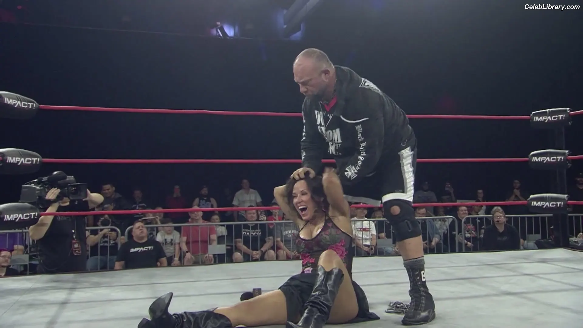 Mickie James photo 2 of 1067